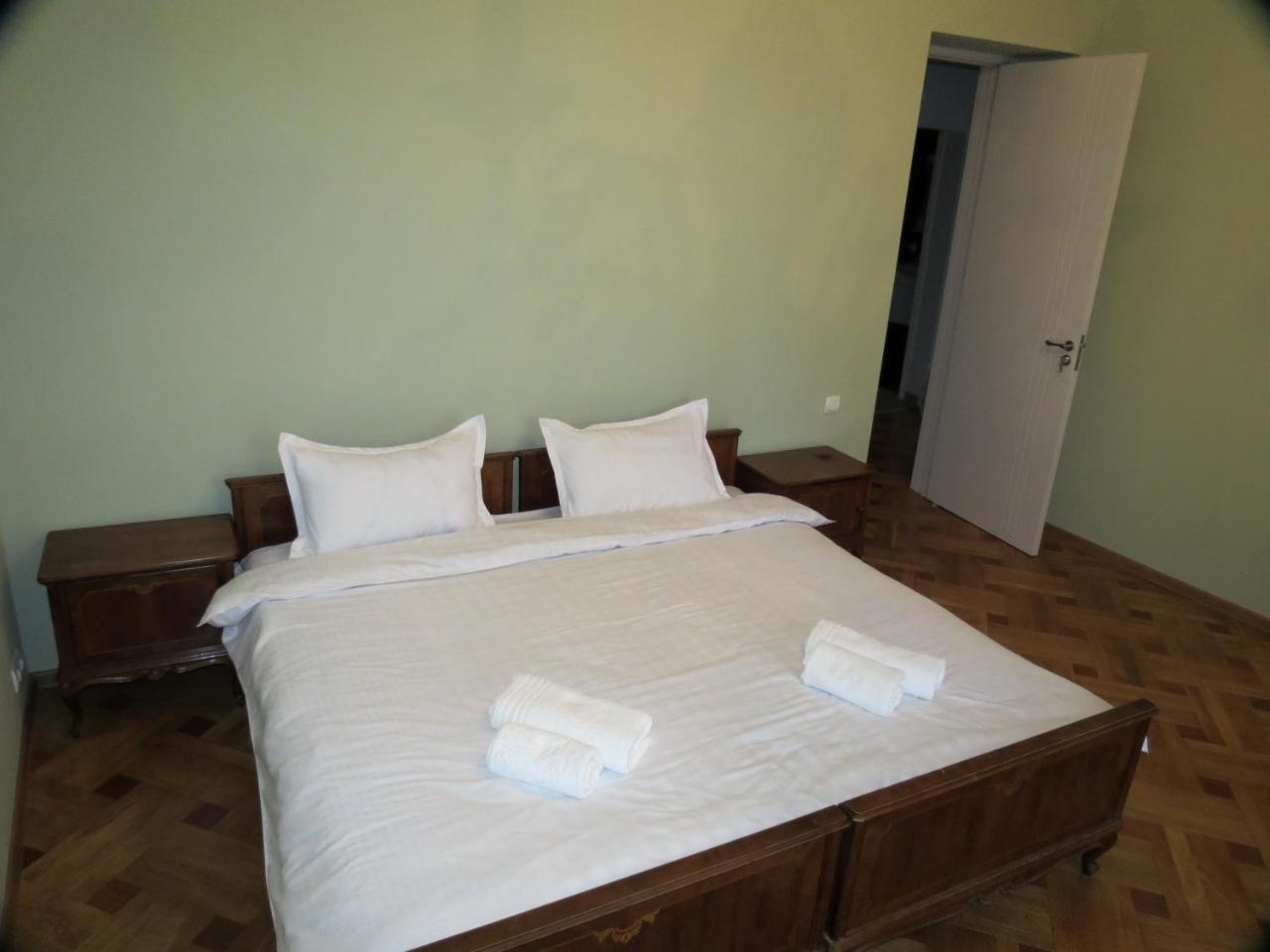 Three Rooms Apartment Tbilisi ภายนอก รูปภาพ