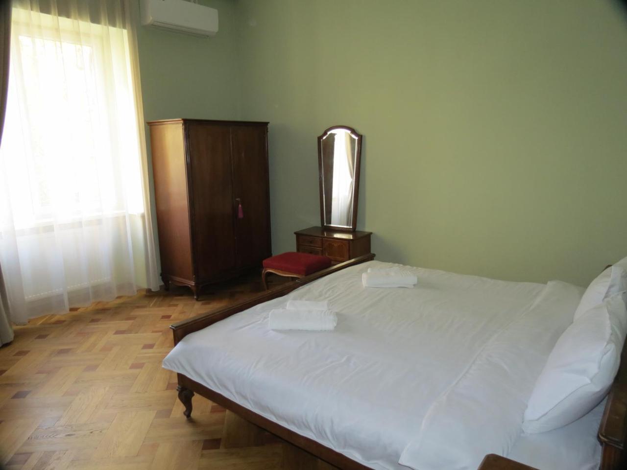 Three Rooms Apartment Tbilisi ภายนอก รูปภาพ
