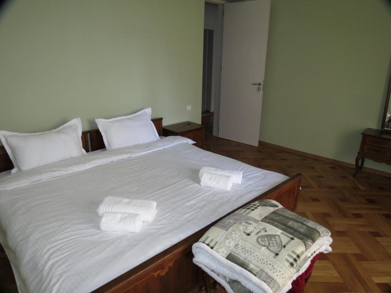 Three Rooms Apartment Tbilisi ภายนอก รูปภาพ